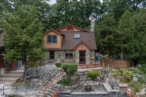 316 Squaw Trl, Byram Township, NJ 07821