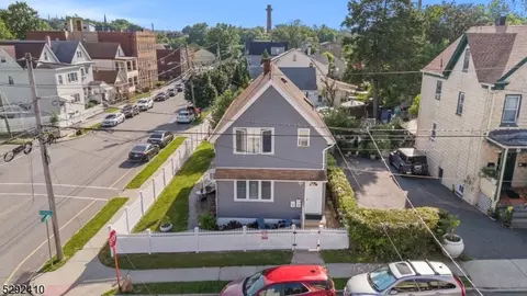 3 Orchard St, Garfield, NJ 07026