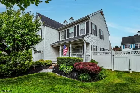 3 Cartier Dr, Franklin Twp, NJ 08823