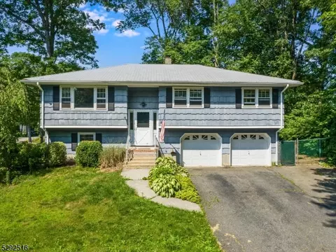 20 Yuma Trl, Jefferson, NJ 07438