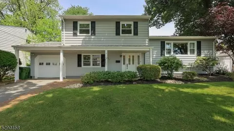 5 Mayling Ct, Edison, NJ 08837