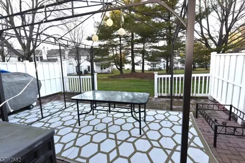 33 Upperbrook Ct, Parlin, NJ 08859 photo 25