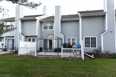 33 Upperbrook Ct, Parlin, NJ 08859 photo 26