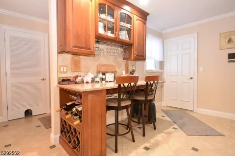33 Upperbrook Ct, Parlin, NJ 08859 photo 6