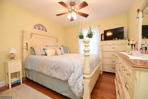 33 Upperbrook Ct, Parlin, NJ 08859 photo 21