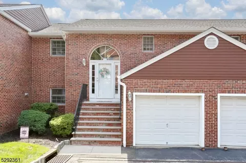 6 Beacon Hl, Pompton Lakes, NJ 07442