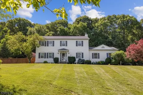 61 Highland Rd, Hackettstown, NJ 07840