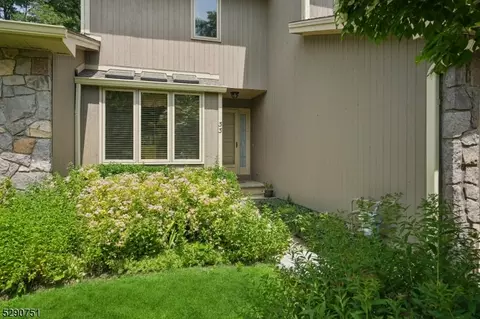 33 Roberts Cir, Bernards, NJ 07920
