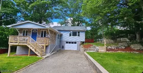 340 Elmira Trl, Hopatcong, NJ 07843