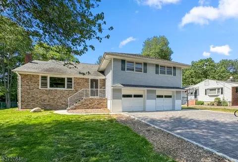 5 Carl Dr, Fairfield, NJ 07004