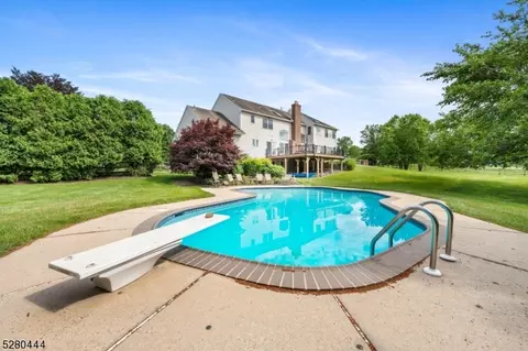 600 Hickory Hill Ln, Branchburg, NJ 08853