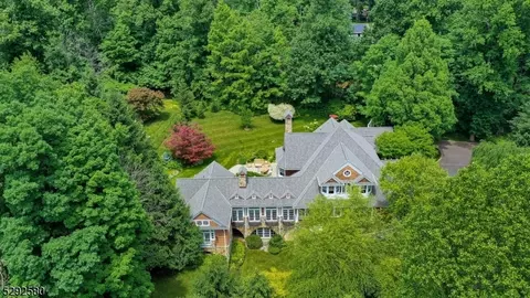 3 Glenview Dr, Warren, NJ 07059