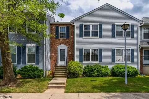 60 Boxgrove Pl, Franklin Twp, NJ 08873
