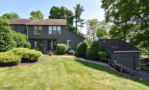 41 Giggleswick Way, Edison, NJ 08820