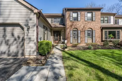 87 Goldfinch Dl, Hackettstown, NJ 07840