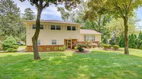 14 Baumer Rd, Sayreville, NJ 08872