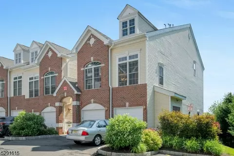 28 Goffle Brook Ct, Hawthorne, NJ 07506