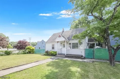 53 4th Ave, Wanaque Boro, NJ 07420