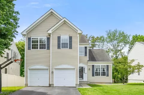 41 Musky Ridge Dr, Hackettstown, NJ 07840