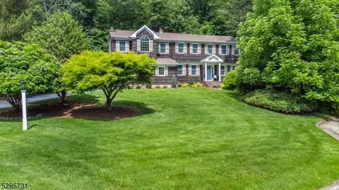 29 Pontiac Dr, Wayne, NJ 07470
