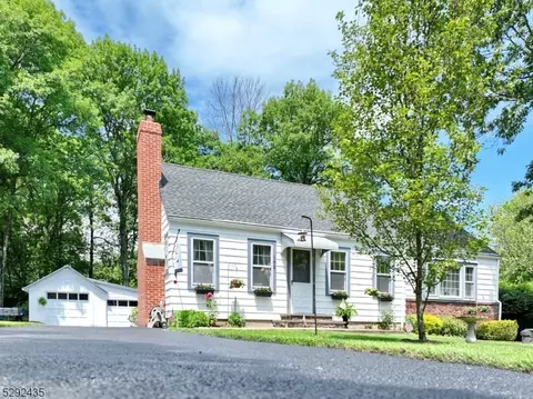 102 Kiel Ave, Kinnelon, NJ 07405