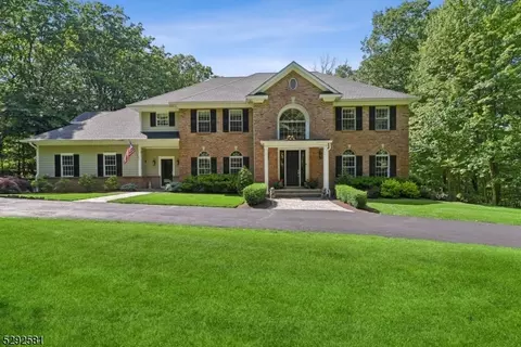 11 Laurel Mountain Way, Tewksbury Twp, NJ 07830
