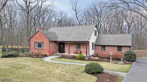 46 Hickory Dr, Oakland, NJ 07436