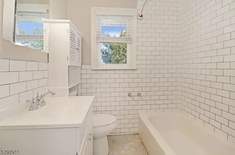 527 Wills Rd, Roxbury Twp, NJ 07850
