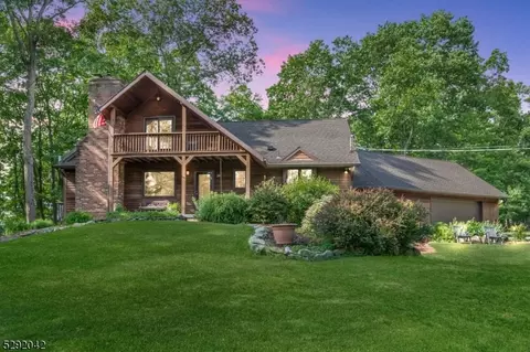 29 Mount Lebanon Rd, Glen Gardner, NJ 08826