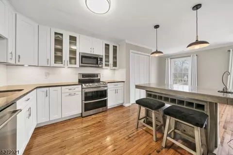 138 Mockingbird Ct, Three Bridges, NJ 08887
