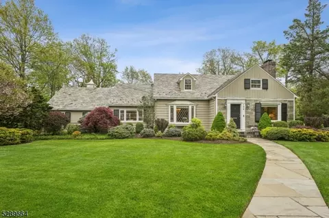 106 Silver Spring Rd, Millburn Twp, NJ 07078