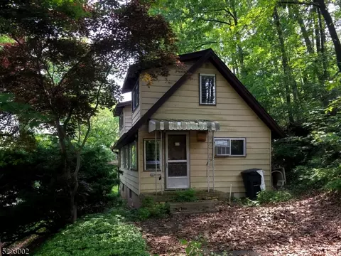 17 Glendale Rd, West Milford Twp, NJ 07421