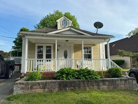 98 S 1st Ave, Roxbury Twp, NJ 07847