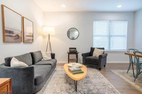 660 Bloomfield Ave #203, Bloomfield, NJ 07003