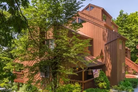 3 Village Way #4, Vernon, NJ 07462