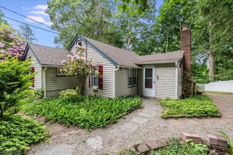 4 Glenside Trl, Sparta, NJ 07871