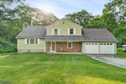 27 Hillsdale Dr, Sussex, NJ 07461