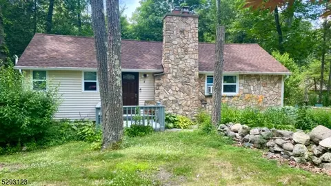 4 Anawa Rd, Vernon Twp, NJ 07422
