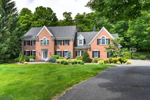 798 W Shore Dr, Kinnelon, NJ 07405