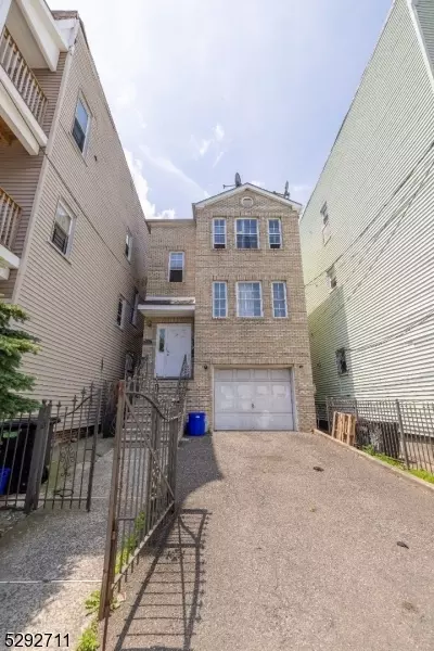 571 Hunterdon St, Newark, NJ 07108
