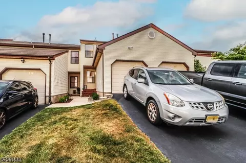 236 Spruce Ct, Flemington, NJ 08822