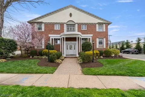 206 Main St #23, Millburn, NJ 07041