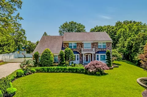 21 Vickies Pl, Long Hill, NJ 07946