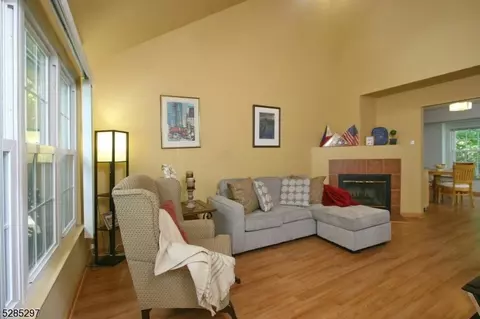 293 Waterlou Ct, Franklin Twp, NJ 08873