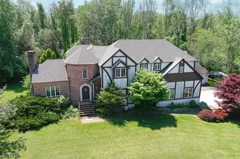 1 Misty Ln, Green Twp, NJ 07821