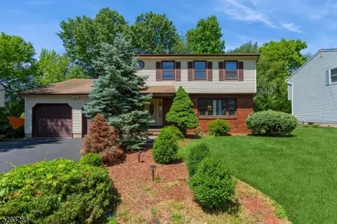 17 Stacey St, Edison, NJ 08820
