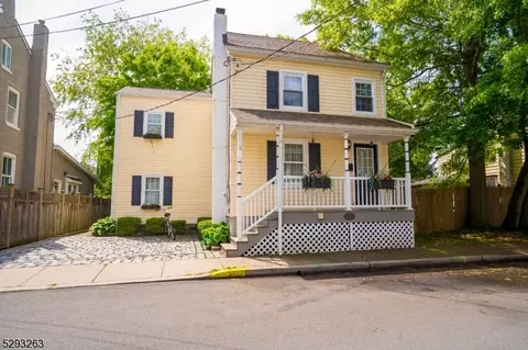 53 Delevan St, Lambertville, NJ 08530