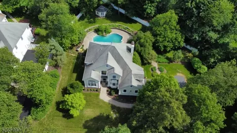 5 Manor Dr, Sparta, NJ 07871