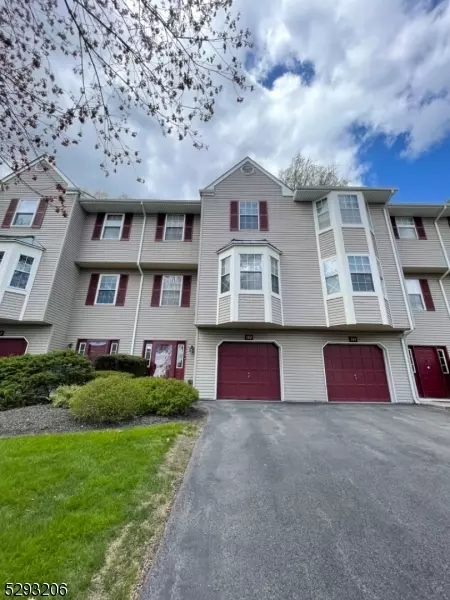 102 Pinehurst Dr, Washington, NJ 07882
