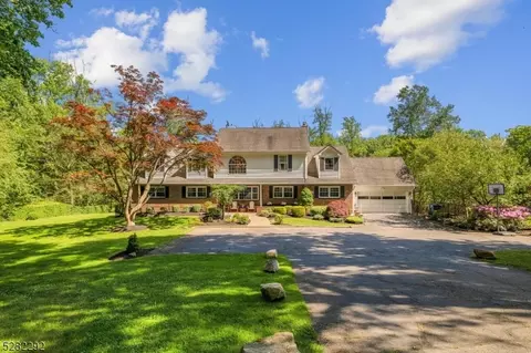42 Raynor Rd, Morristown, NJ 07960